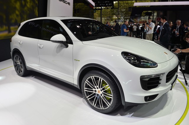 01-porsche-cayenne-s-e-hybrid-paris-1