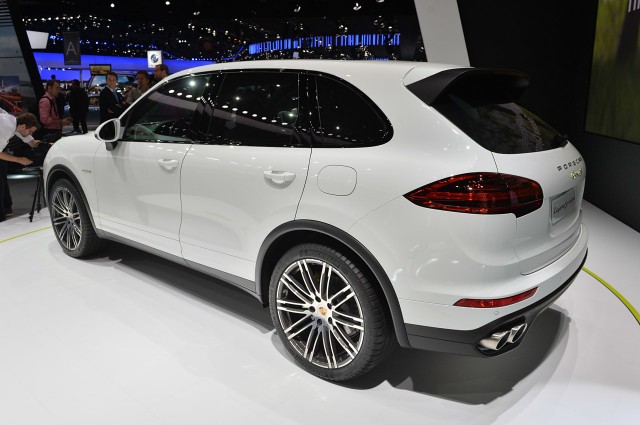 02-porsche-cayenne-s-e-hybrid-paris-1