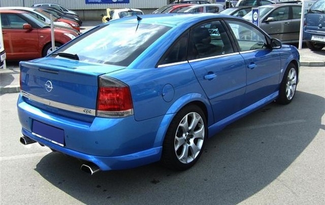 1024px-Opel_vectra_5T_opc