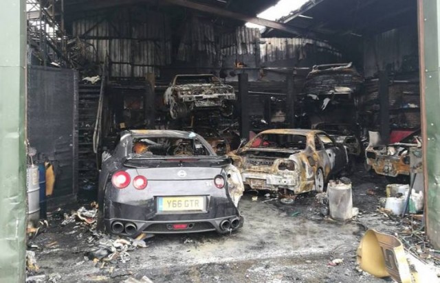 Nissan-GT-R-fire-1