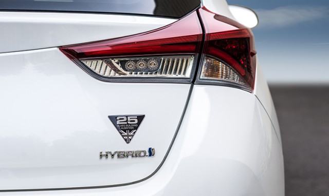 Toyota-Auris-Hybrid-3