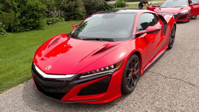 acura_nsx_2016_spazena_na_ulici_4