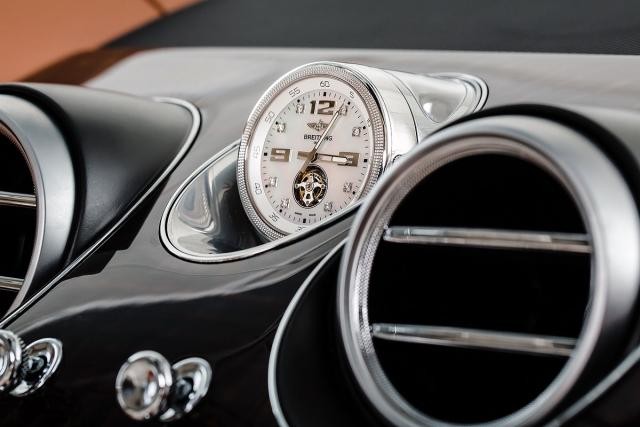 bentayga_breitling_sat_oprema