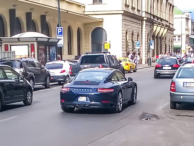 fejsliftovani_porsche_911_u_pragu