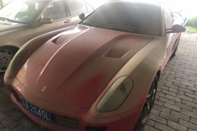 ferrari  aukcija kina e