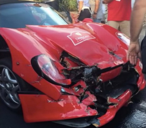 ferrari crash sudar