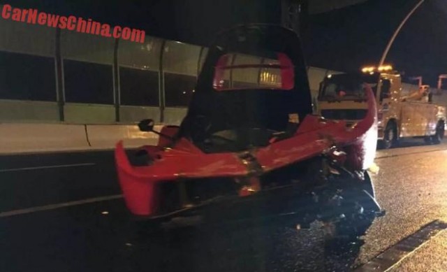 ferrari-laferrari-crash-china-1-660x402