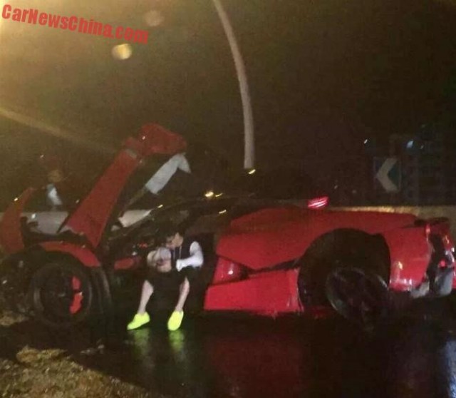 ferrari-laferrari-crash-china-5-660x576