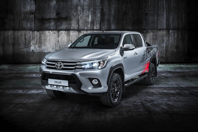 hilux-invincible-1