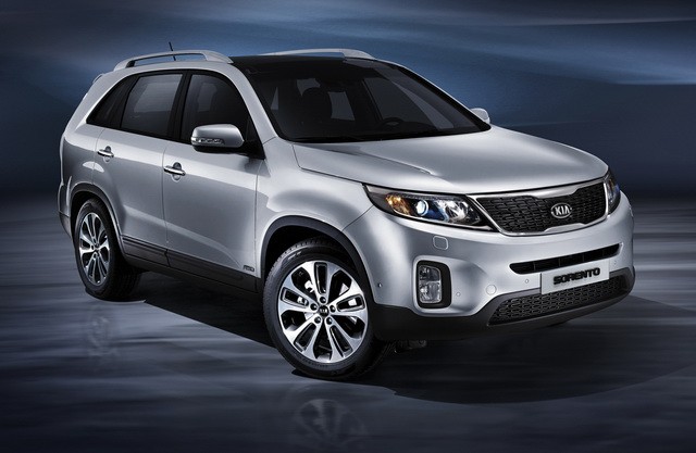 Refreshed Kia Sorento (front quarter).