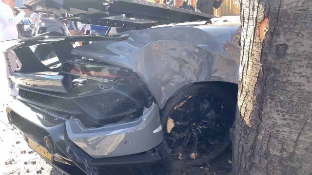 lamborghini huracan performante crashes at supercar meet