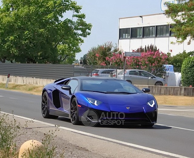 lamborghini_aventador_sv_roadster_2