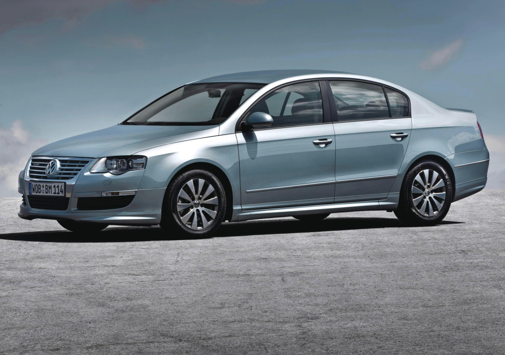 volkswagen passat bluemotion r line sedan  f