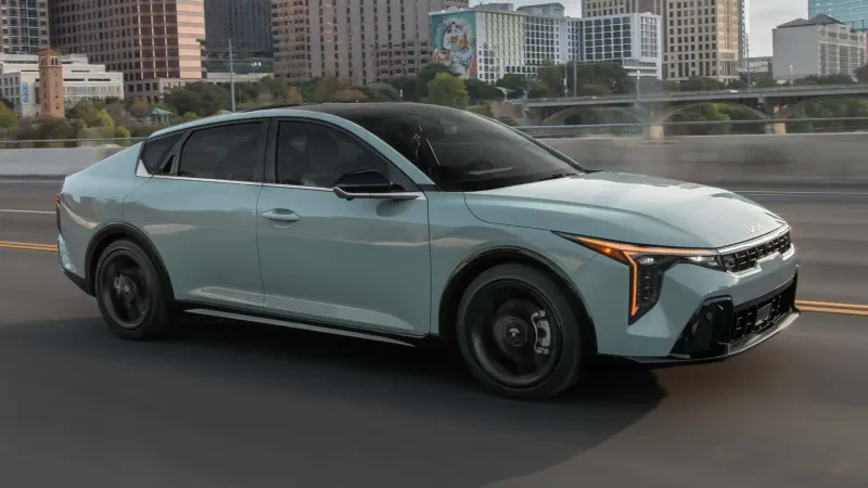 2025 Kia K4 se ističe tišinom: Prvi test