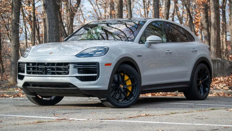 Porsche Cayenne Turbo E-Hybrid: Moćan SUV na granici razumnog