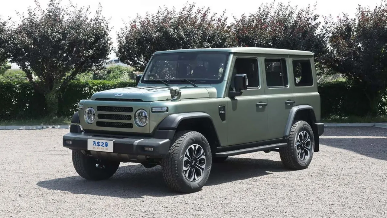 Ne, ovo nije Land Rover Defender već moćna kineska kopija