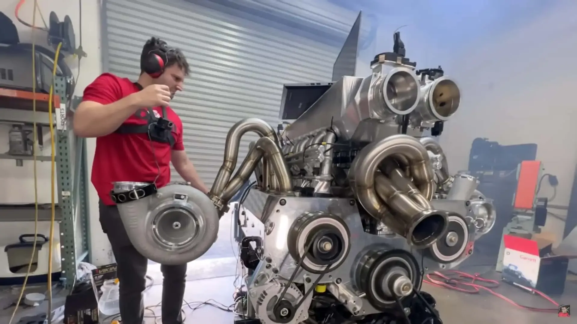 Video: Rob Dahmov tri-turbo, 12-rotorski motor je aktivan