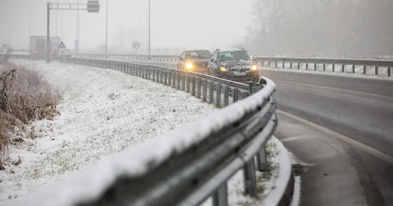 Auto joj proklizavao na ledu, a onda je ‘genijalka‘ odlučila spasiti živu glavu