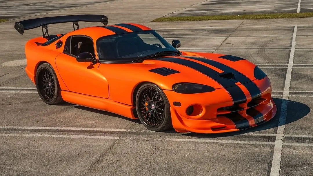 Dodge Viper GTS iz 1996. dobija čarobnu obnovu, liči na egzotični mišićni automobil