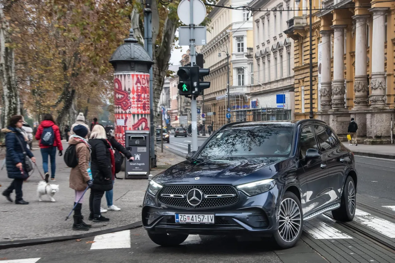 Nova verzija Mercedesovog kompaktnog SUV-a spaja napredne tehnologije s besprekornom izradom i vrhunskom agilnosću