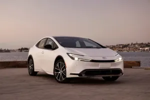 Da li je Toyota Prius 2025 vredna 28.350 dolara?